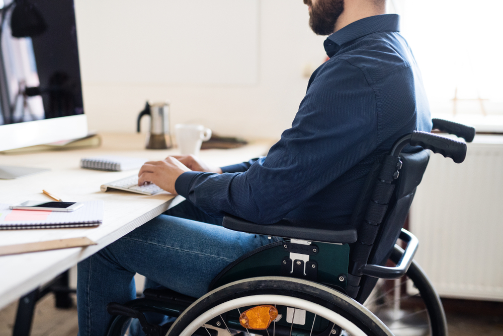 Куди звертатись роботодавцю за компенсацією витрат на облаштування робочих місць осіб з інвалідністю?